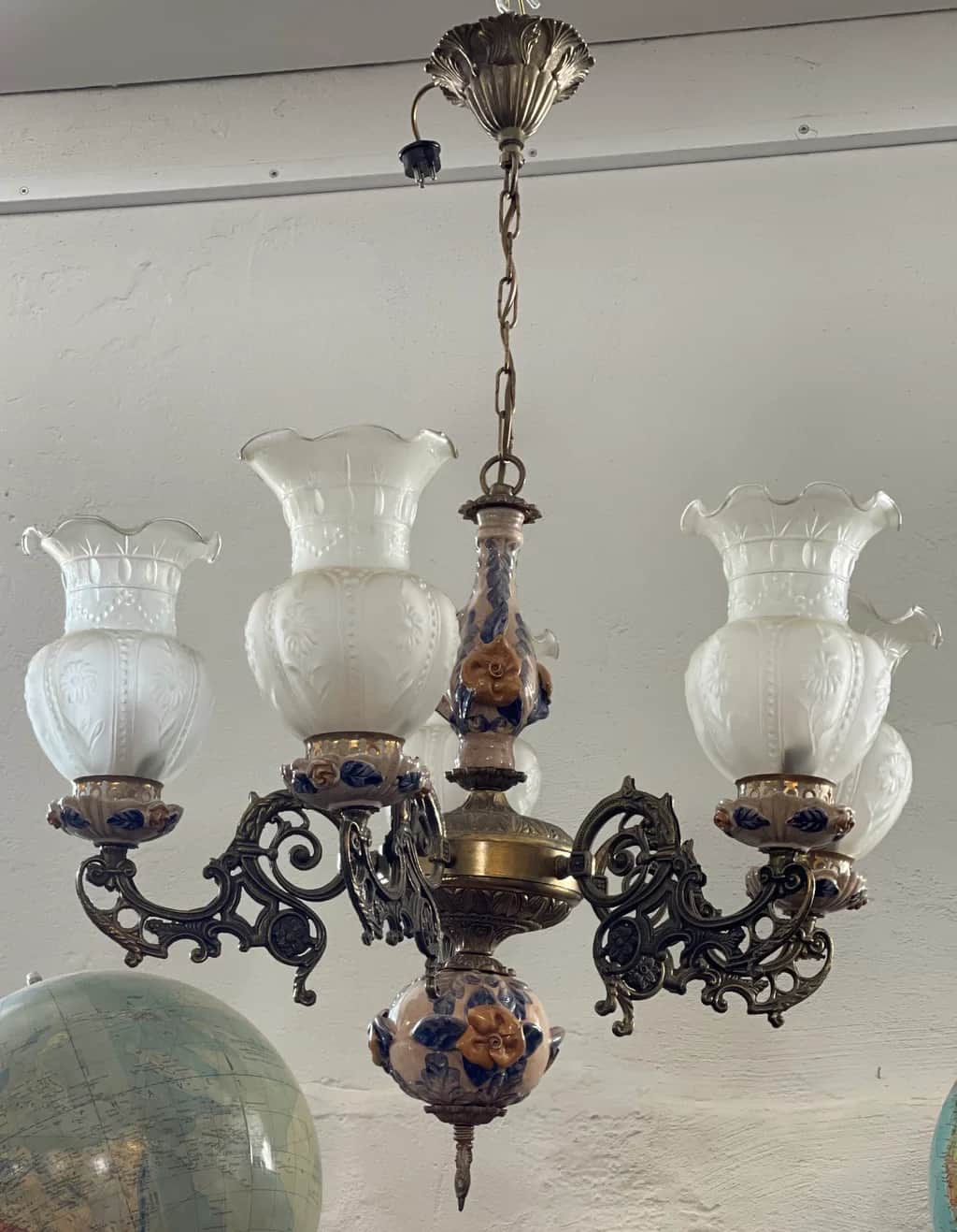 Vacker taklampa, Italien – begagnad belysning hos ReFurn Lidingö