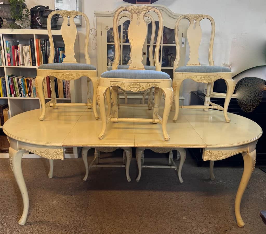 Härlig matbord + 6 stolar ,rokoko – begagnad bord & stolar hos ReFurn Lidingö