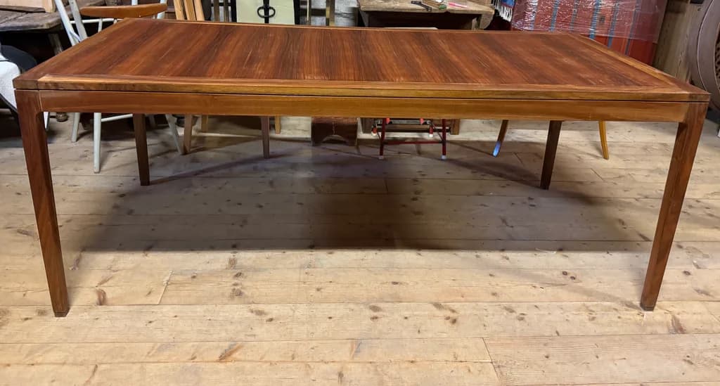 Matbord i valnöt