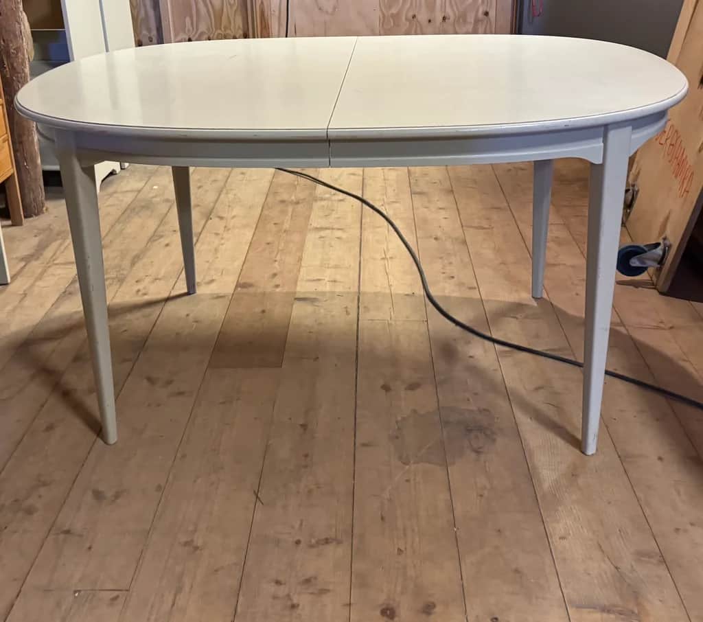 Underbart ovalt matbord, Svante Skogh – begagnad bord & stolar hos ReFurn Lidingö