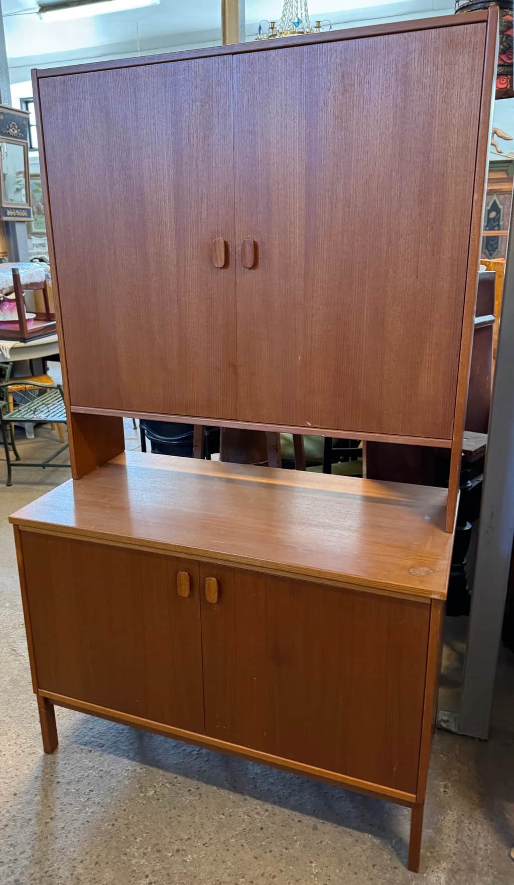 Fint skåp i teak, Ulferts Tibro – begagnad hyllor & förvaring hos ReFurn Lidingö
