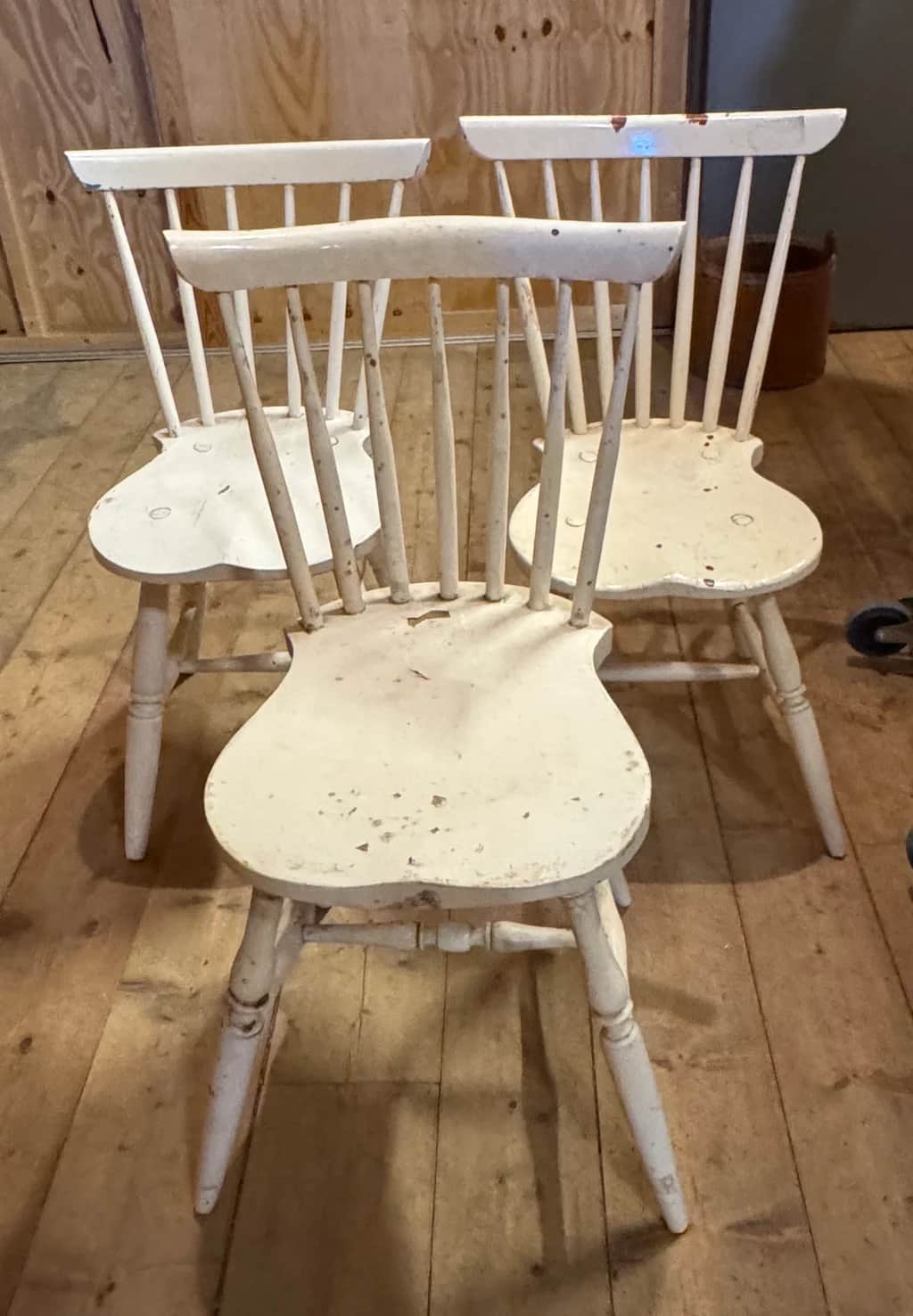 3 pinnstolar – begagnad bord & stolar hos ReFurn Lidingö