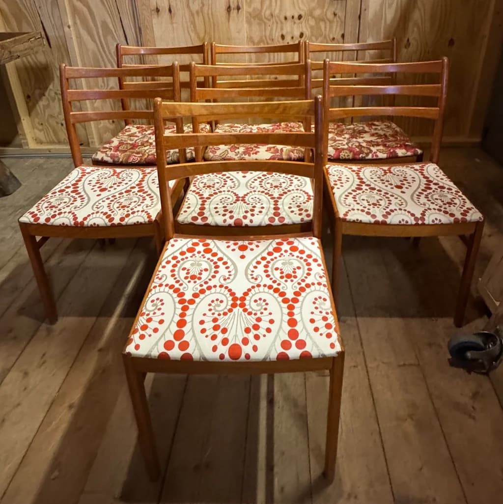 7 vackra stolar i teak
