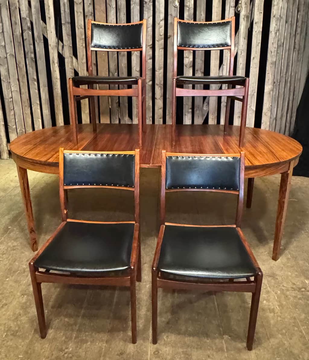 Vacker matgrupp, mid century – begagnad bord & stolar hos ReFurn Lidingö