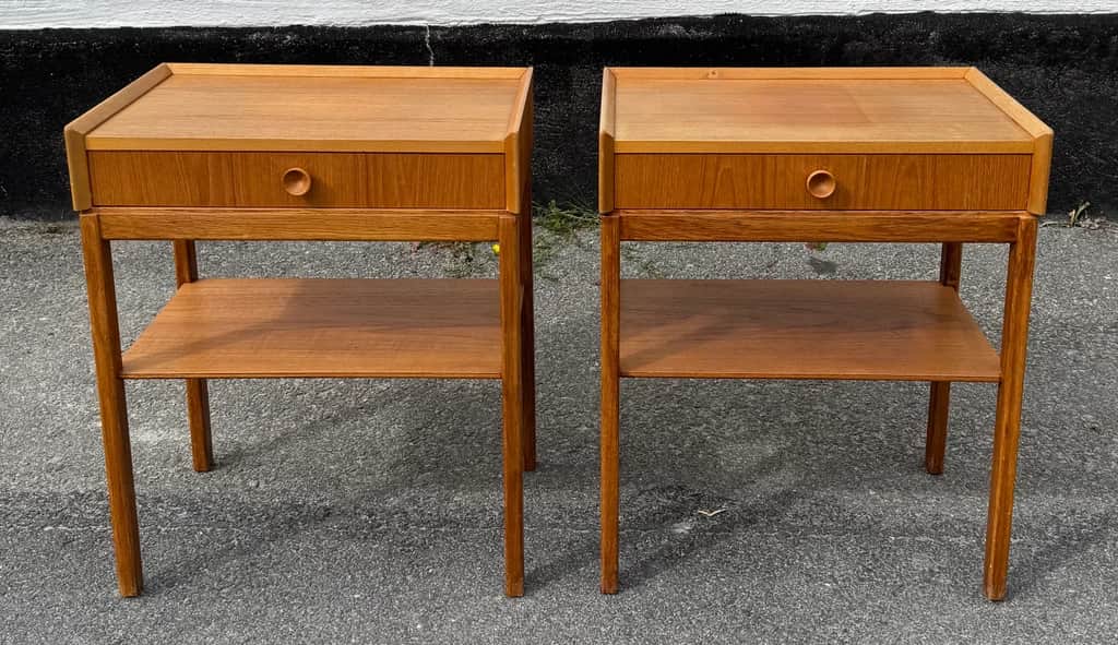 Ett par sängbord i teak – begagnad säng & sovrum hos ReFurn Lidingö
