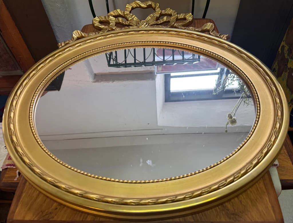 Underbar oval spegel