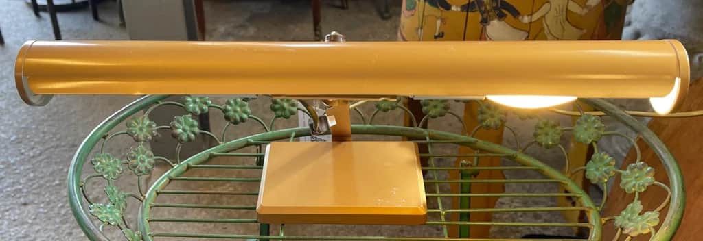 Läcker bordslampa / pianolampa – begagnad belysning hos ReFurn Lidingö