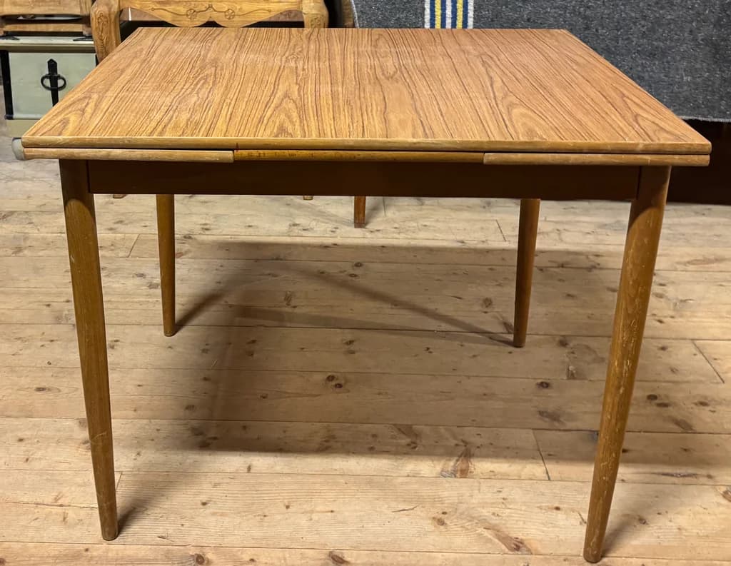 Matbord med Perstorps skiva