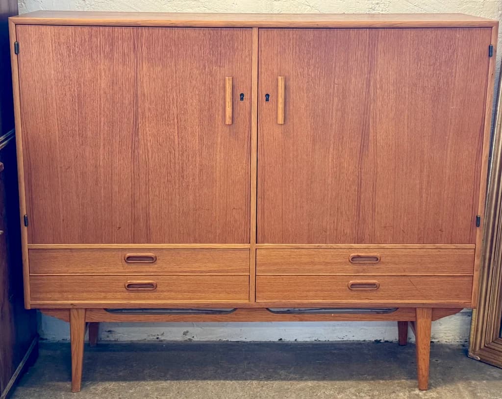 Sideboard / skåp i teak