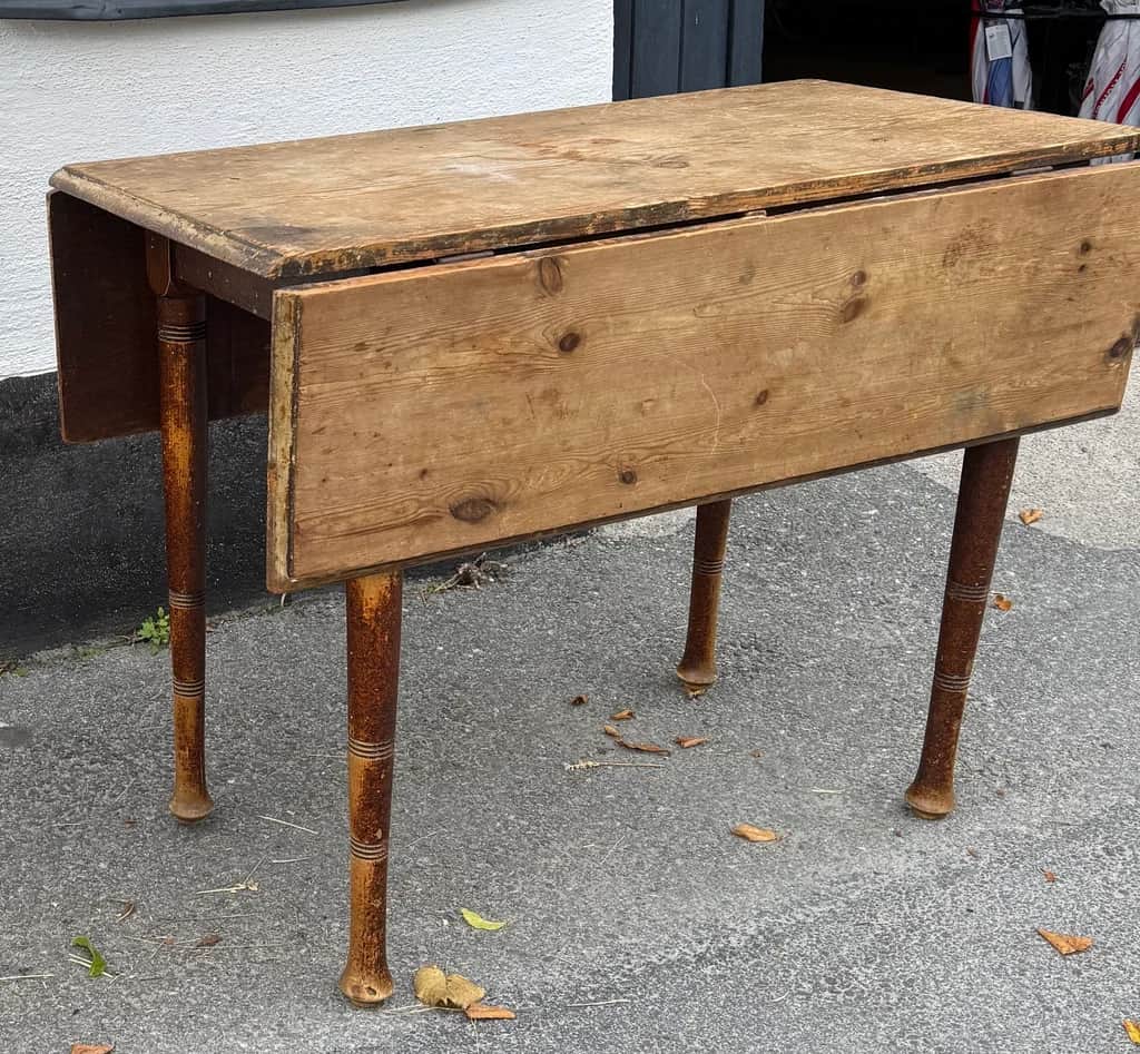 Klaffbord, 1800 tal – begagnad bord & stolar hos ReFurn Lidingö