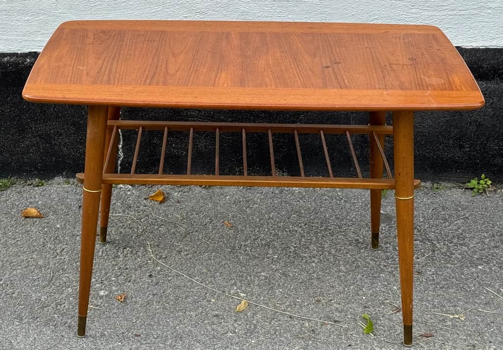 Soffbord i teak – begagnad bord & stolar hos ReFurn Lidingö