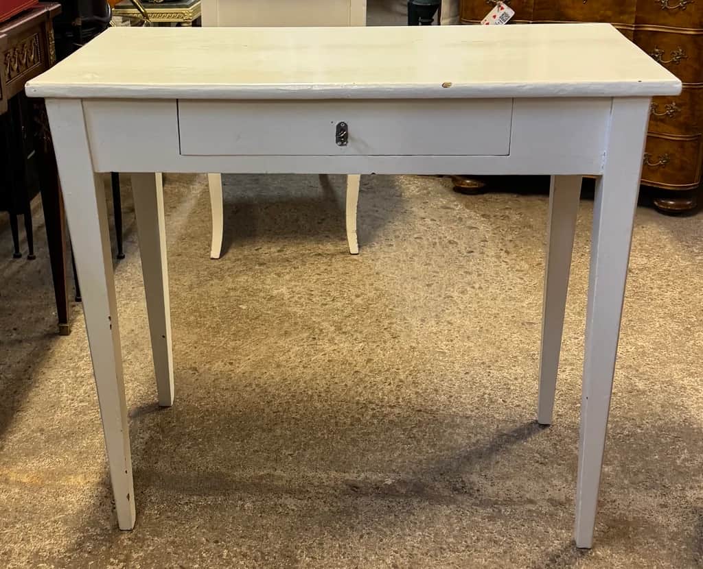 Vitt skrivbord med låda, Jugend – begagnad bord & stolar hos ReFurn Lidingö
