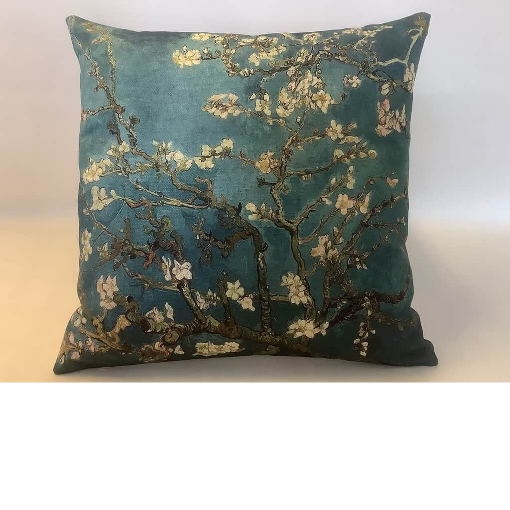 Vacker kudde, "Almond blossom” – begagnad hemtextil & prydnad hos ReFurn Lidingö