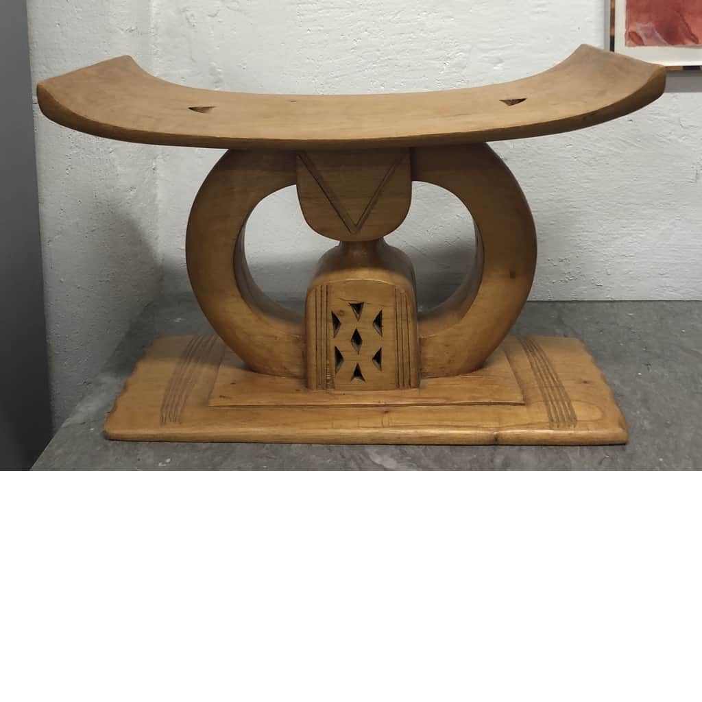 Underbar Ashanti pall – begagnad bord & stolar hos ReFurn Lidingö