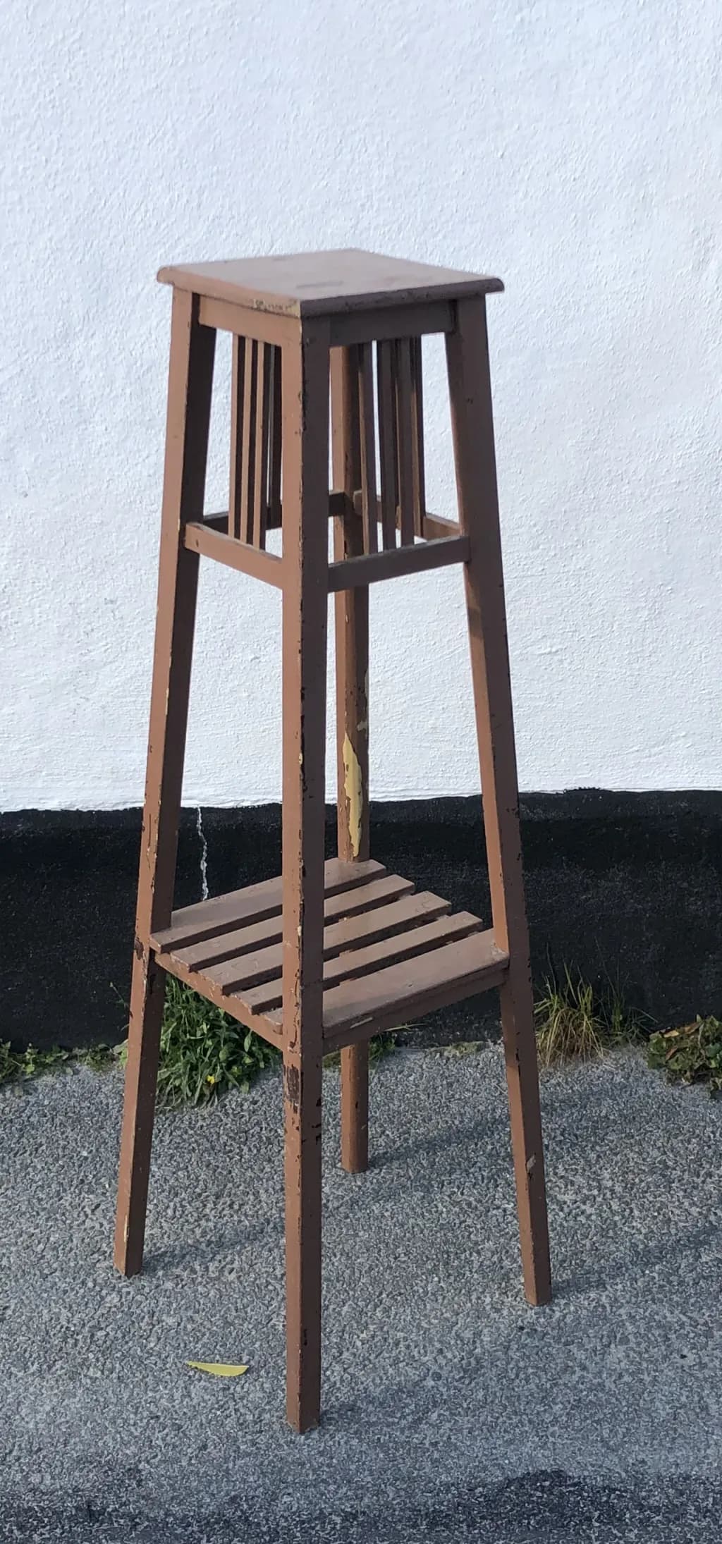 Hög piedestal