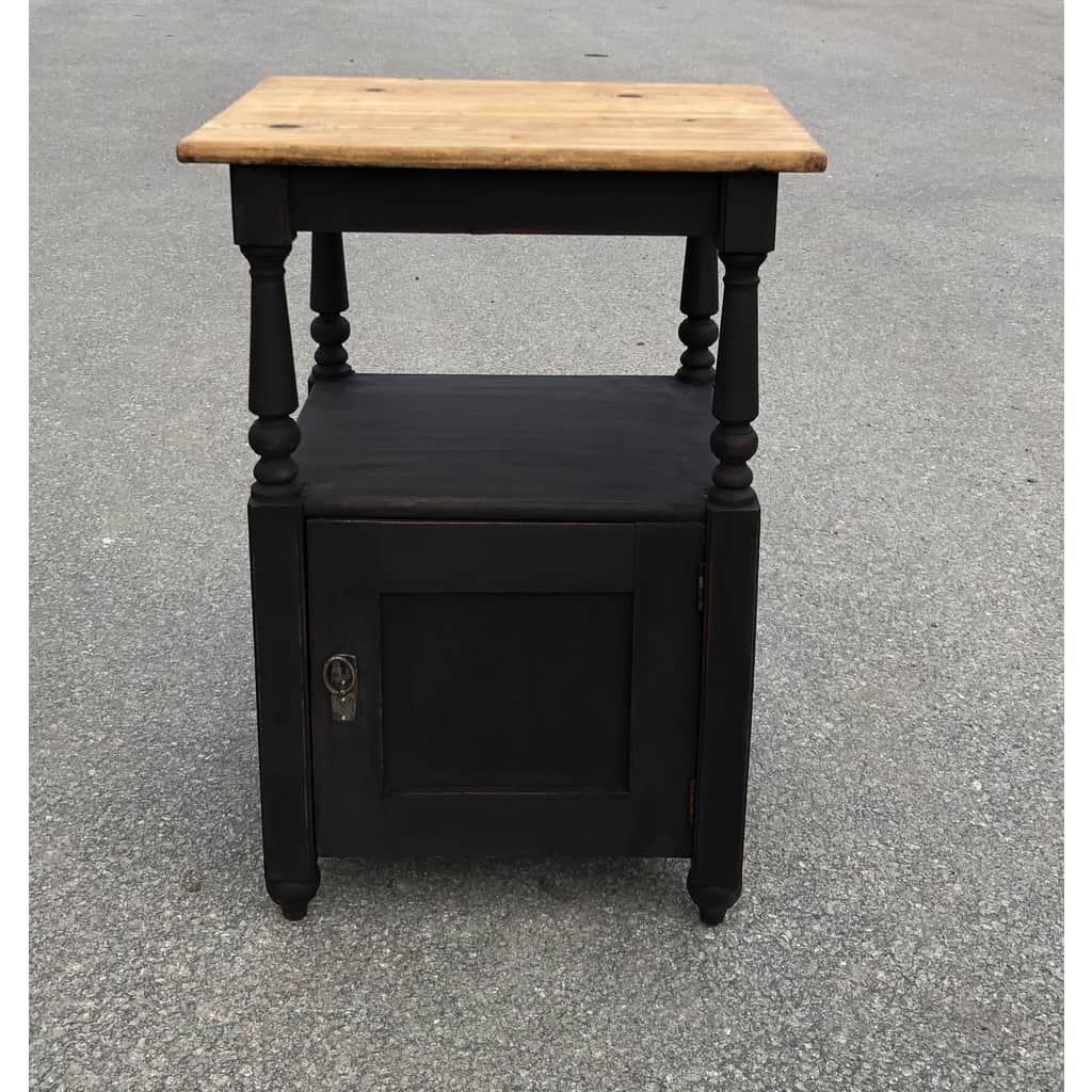Svartmålad fin kommod / sängbord