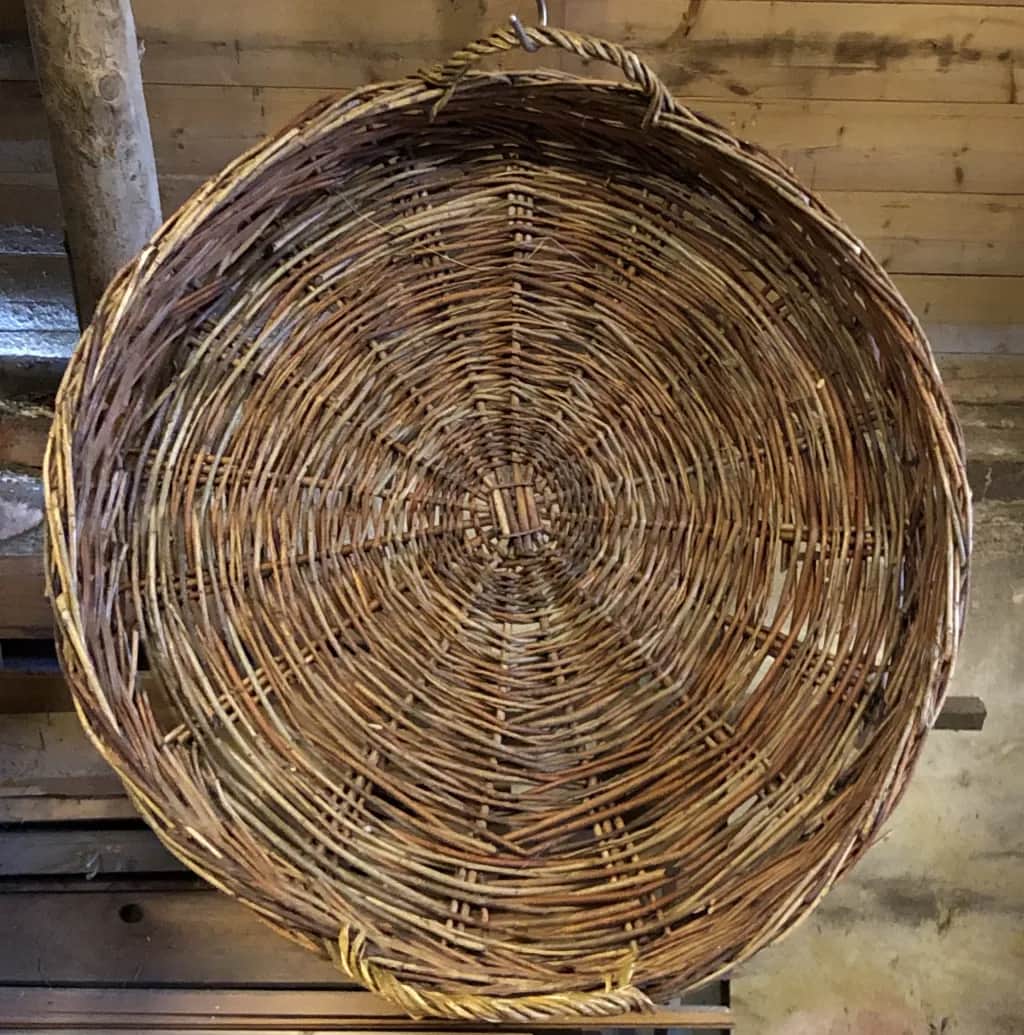 Härlig stor pilkorg – begagnad trädgård hos ReFurn Lidingö