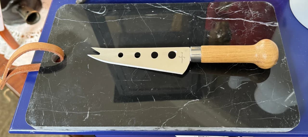 Ost set, kniv och skärbräda i marmor