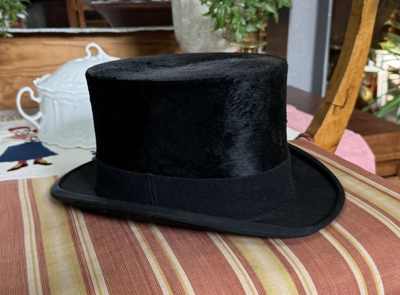 Stormhatt med ask, Sala, Sverige