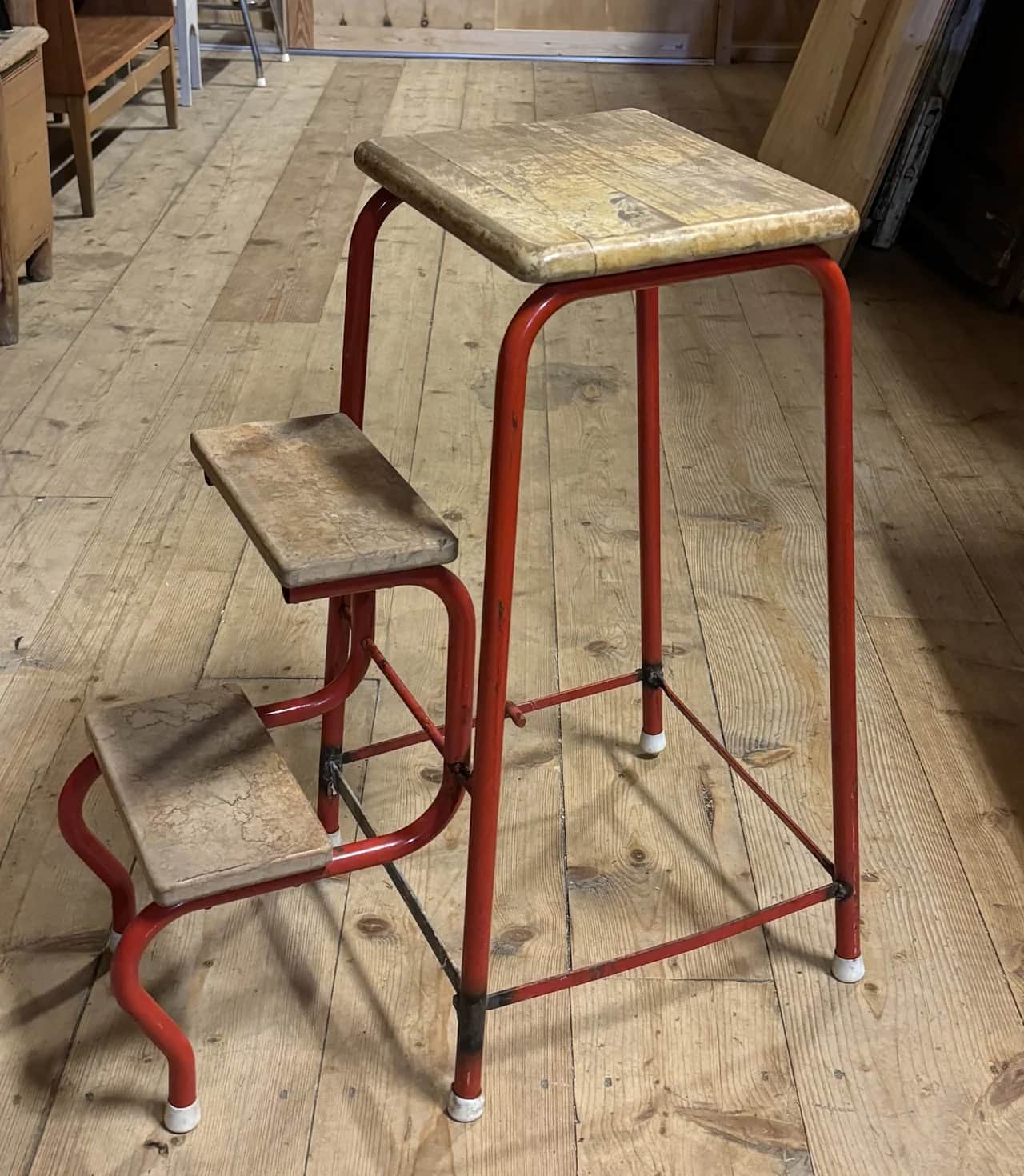 Röd stegpall