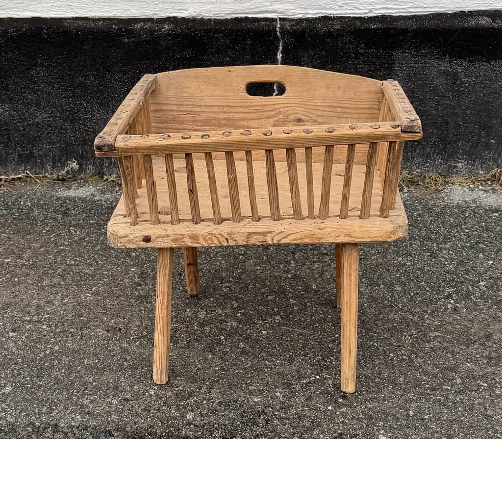 Äldre Ullkorg / garnhållare allmoge