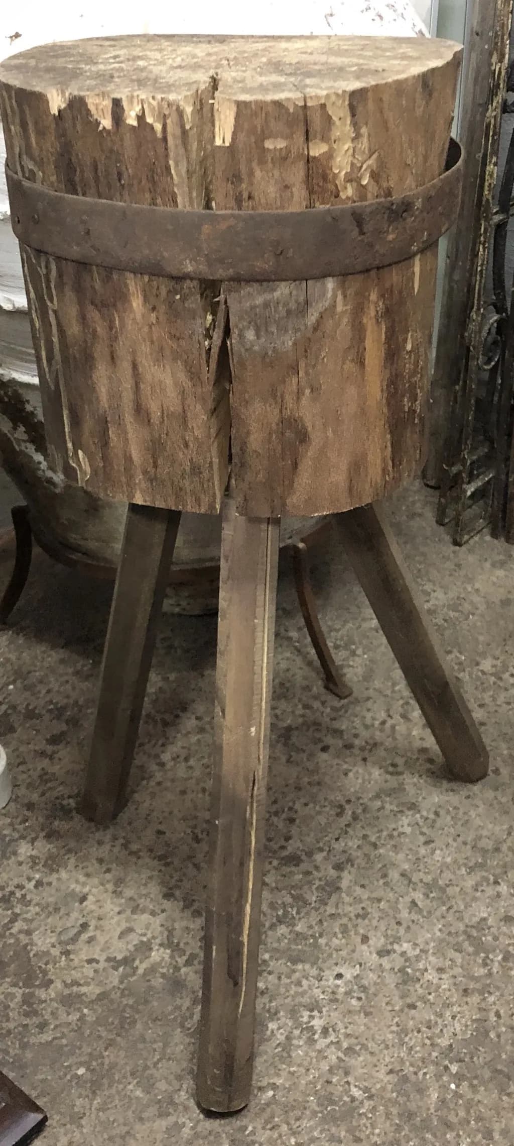 Äldre huggkubb / piedestal