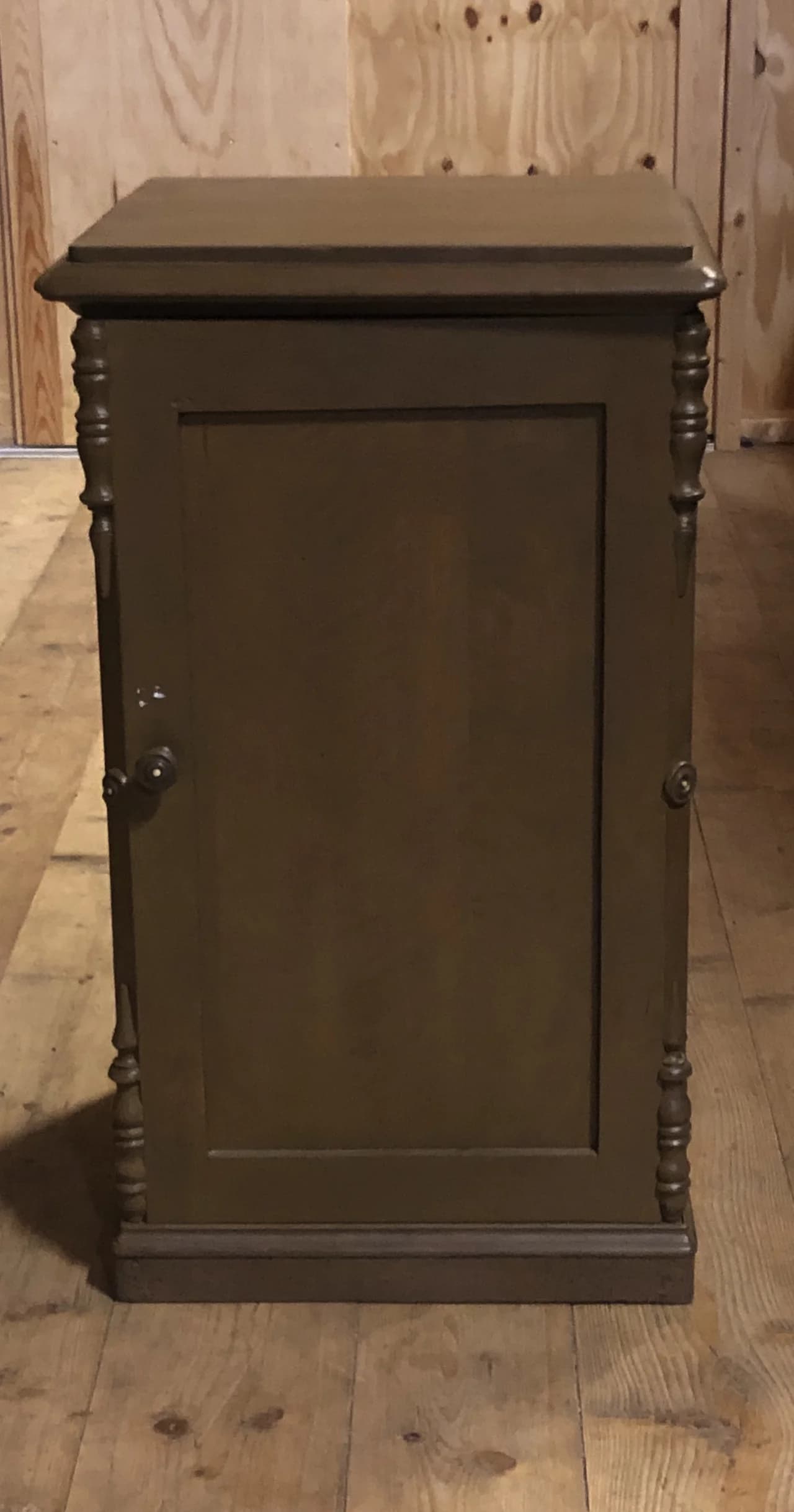 Underbar kommod / sängbord