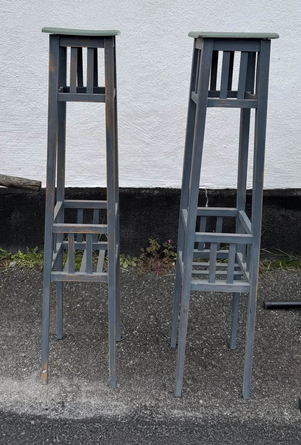 Hög fin piedestal