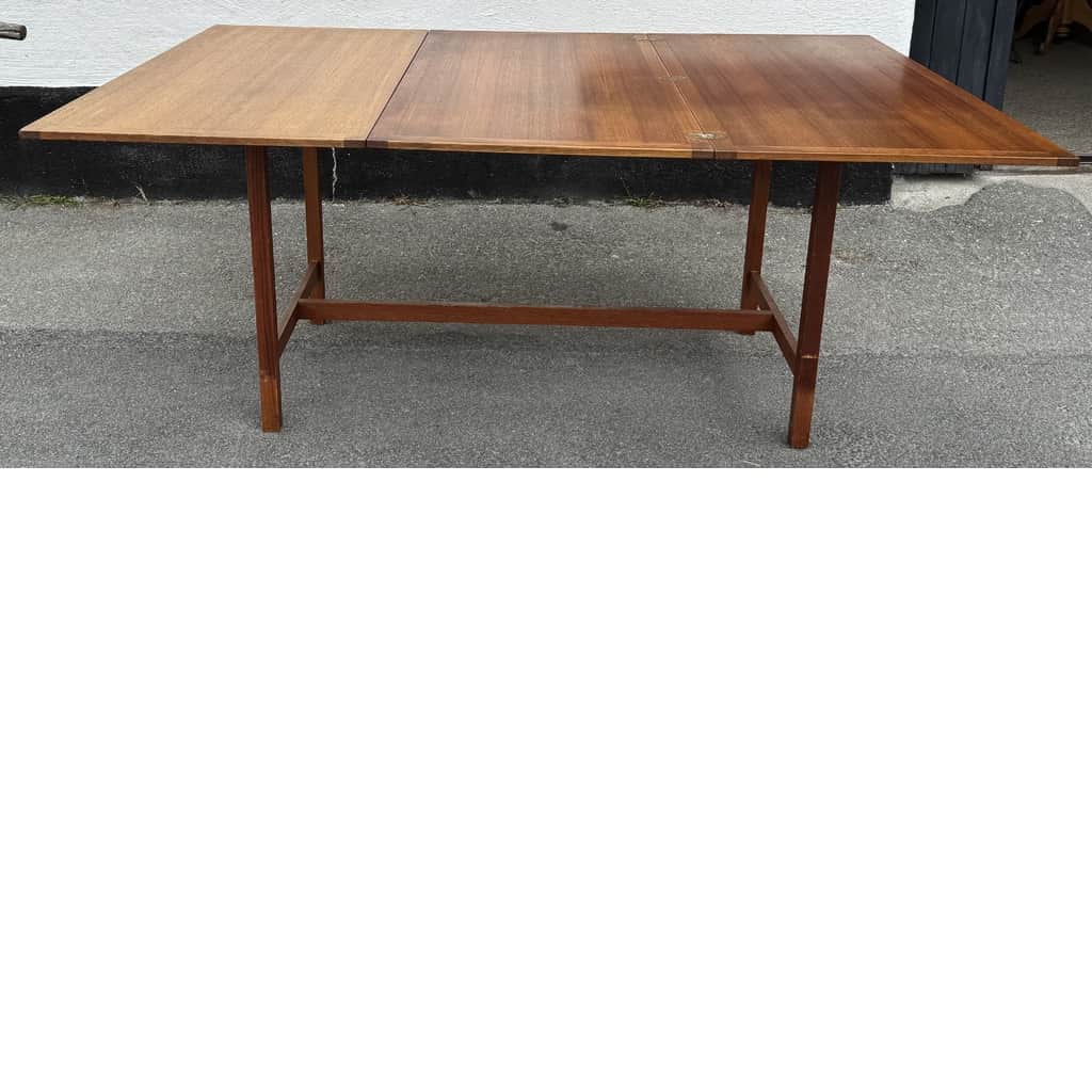 Underbart matbord / slagbord i teak, Eskelius