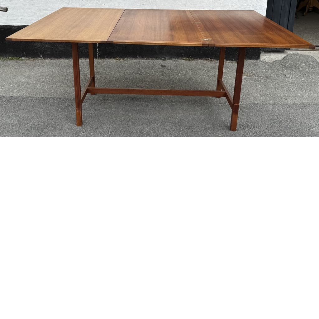 Underbart matbord / slagbord i teak, Eskelius