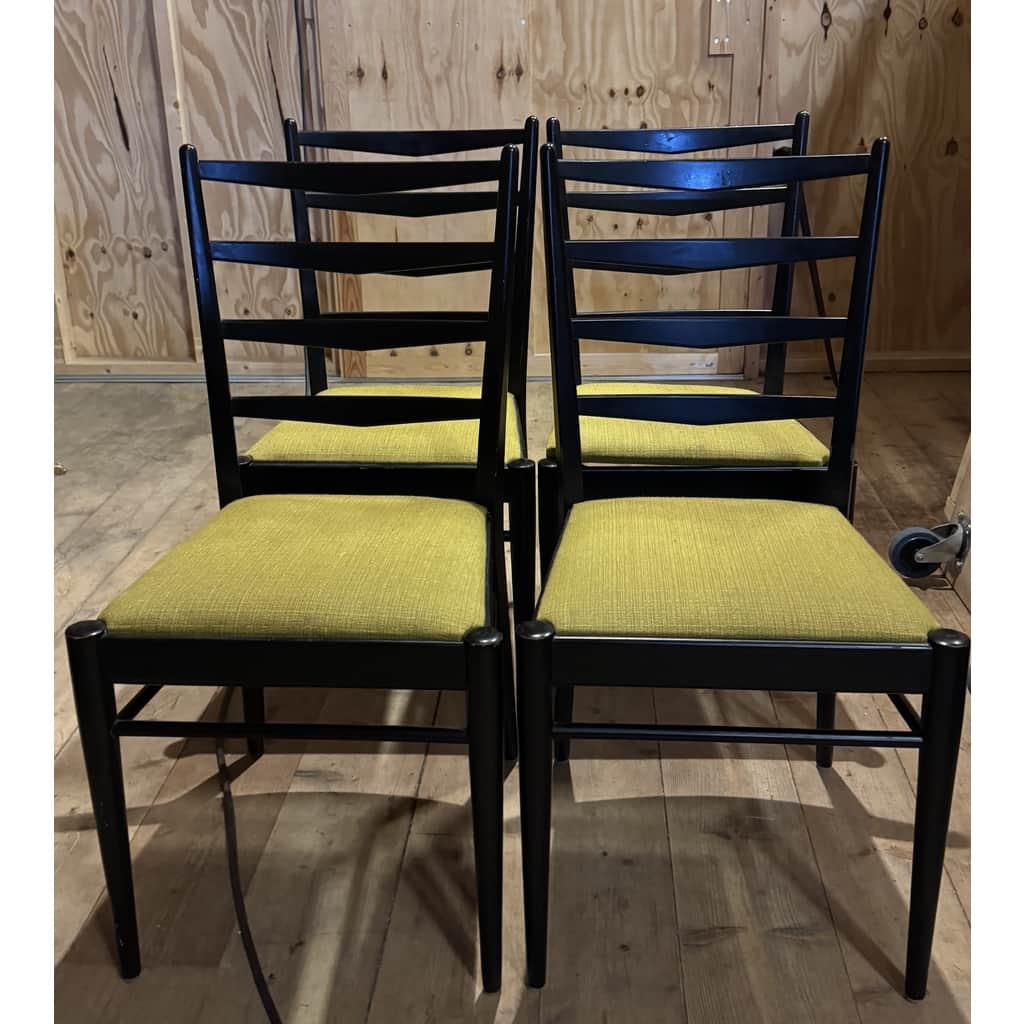 4 stolar, klädda grön sits – begagnad bord & stolar hos ReFurn Lidingö
